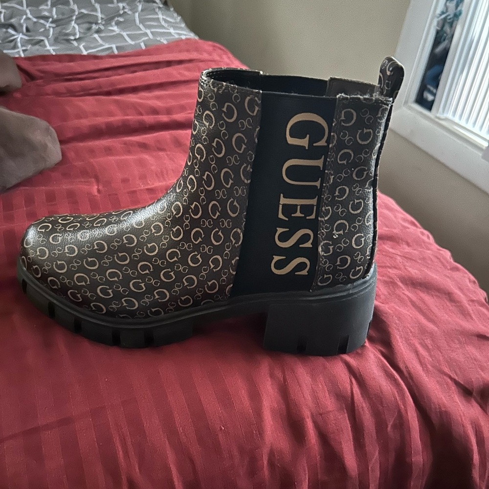 * New in box Guess Rainboots